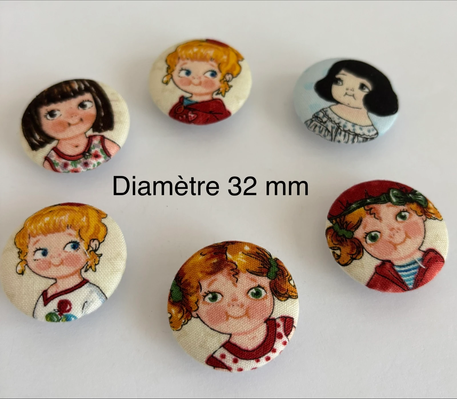 6 boutons recouverts de tissu 